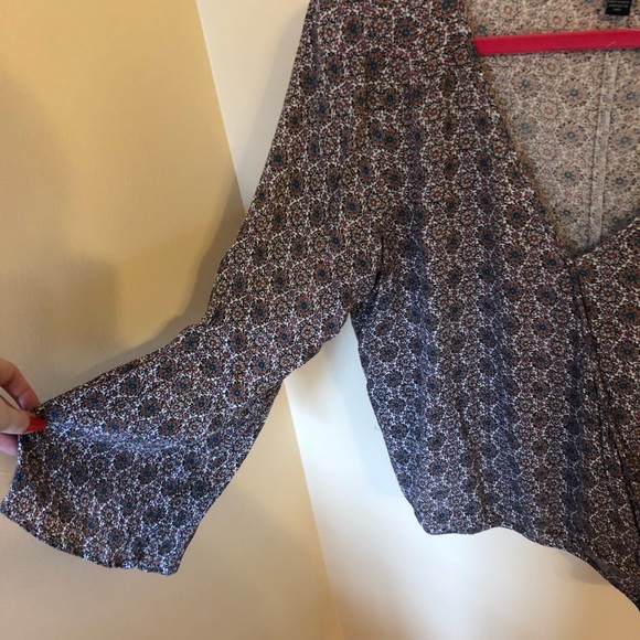 AEO top - Picture 3 of 3